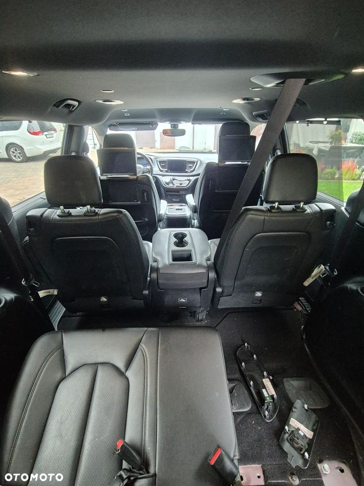 Chrysler Pacifica - 17