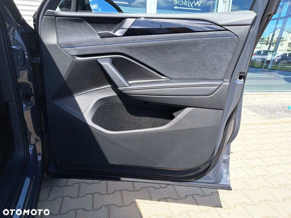 Volkswagen Tiguan - 12