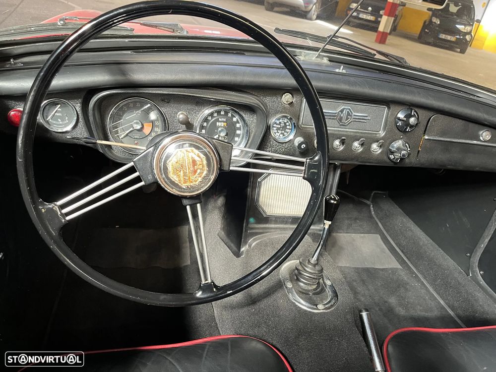 MG MGB - 11