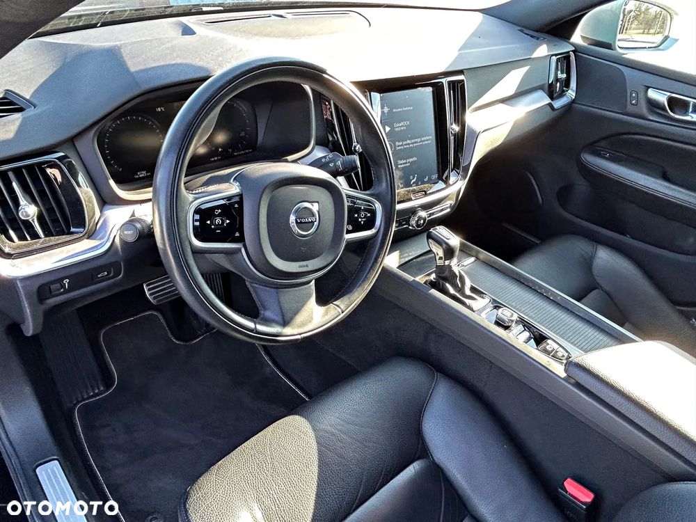 Volvo V60 T5 Momentum Pro - 21