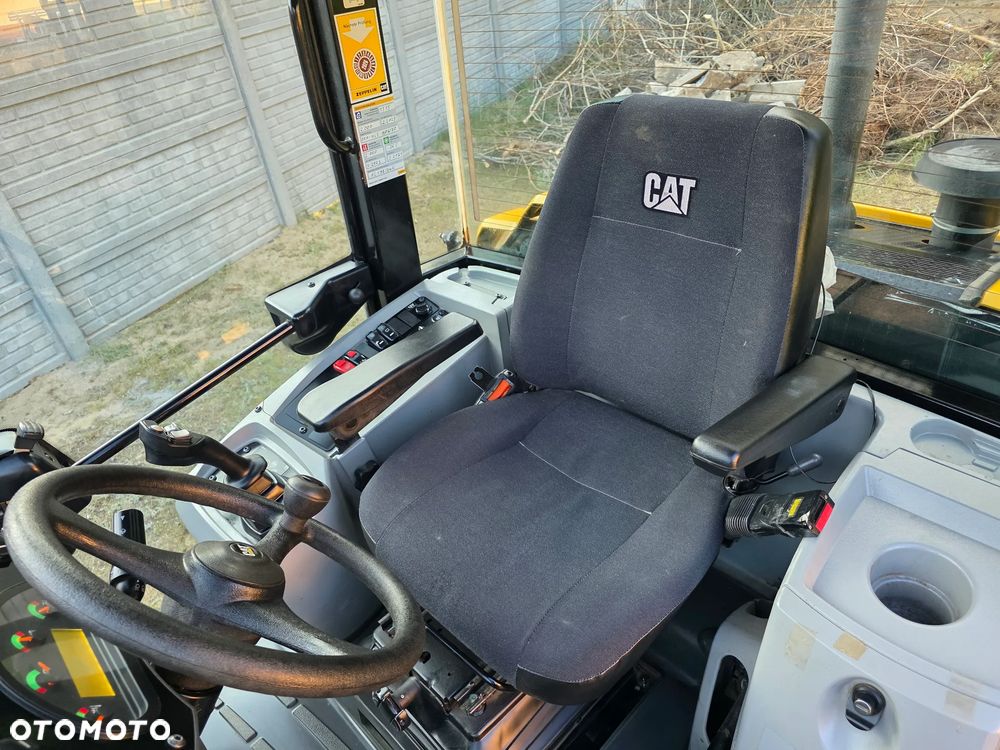 Caterpillar CAT 906 - 10