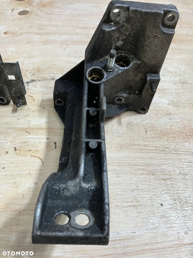 ŁAPA SILNIKA BMW E38 V8 M60 3.0 4.0  LEWA WSPORNIK MOCOWNIE 1704583 1745741 E39 M62 - 5