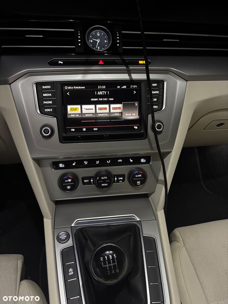 Volkswagen Passat 2.0 TDI (BlueMotion Technology) Comfortline - 18