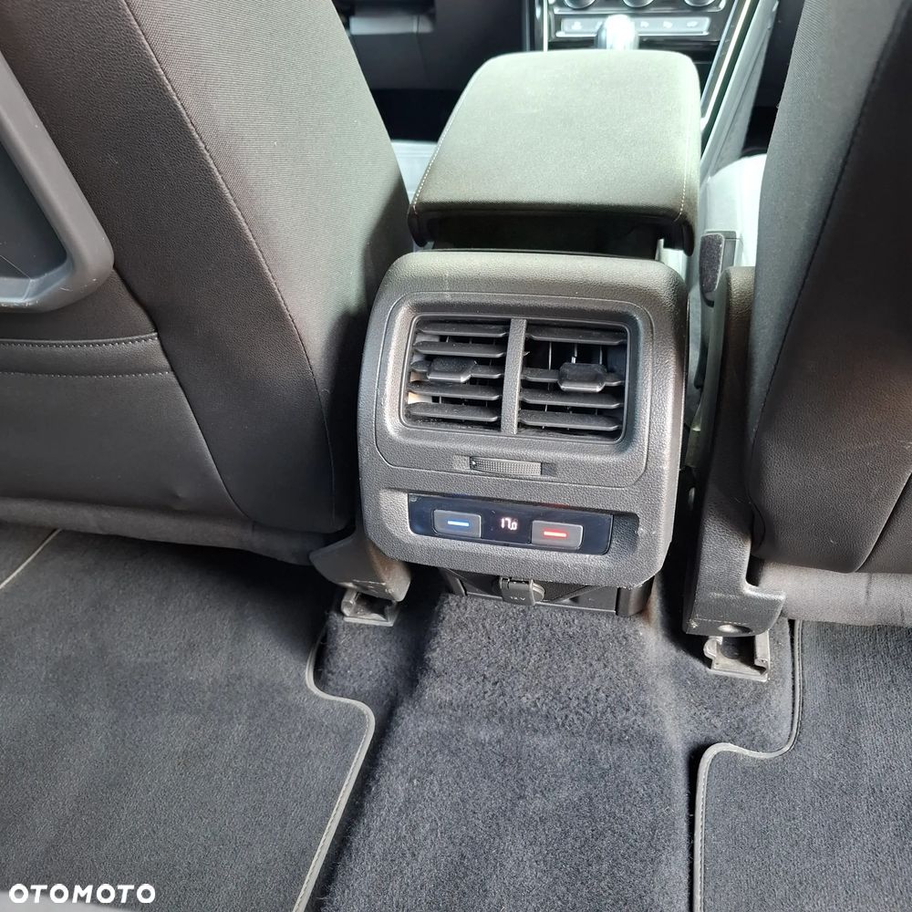 Volkswagen Touran - 24