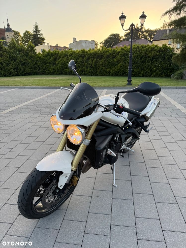 Triumph Street Triple - 11