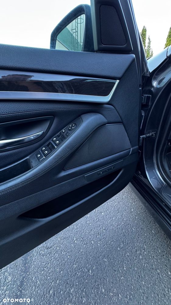 BMW Seria 5 528i xDrive Luxury Line - 11