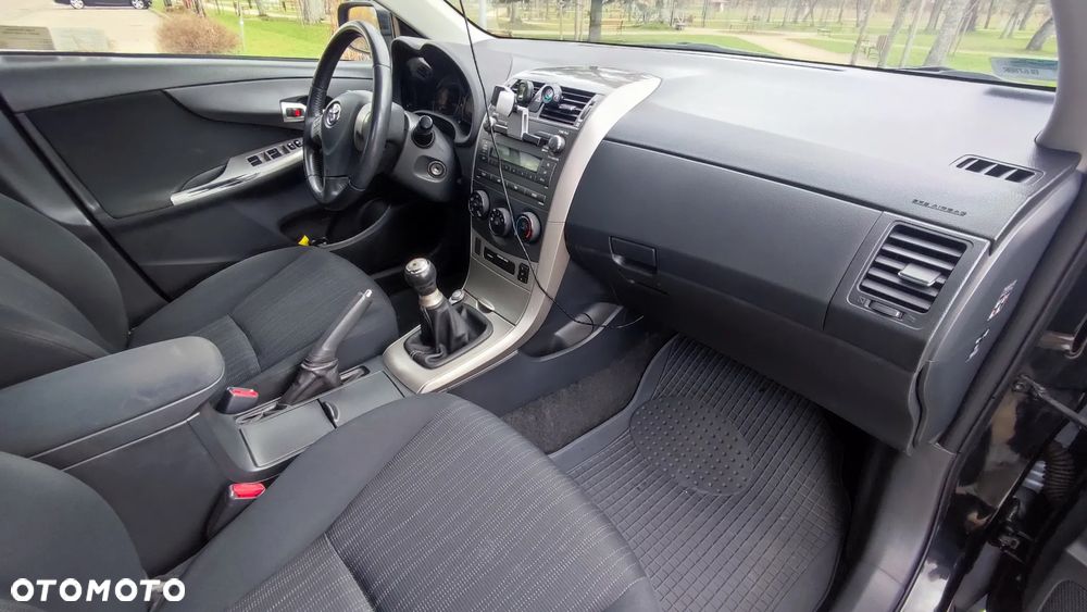 Toyota Corolla 1.6 VVT-i Luna - 5