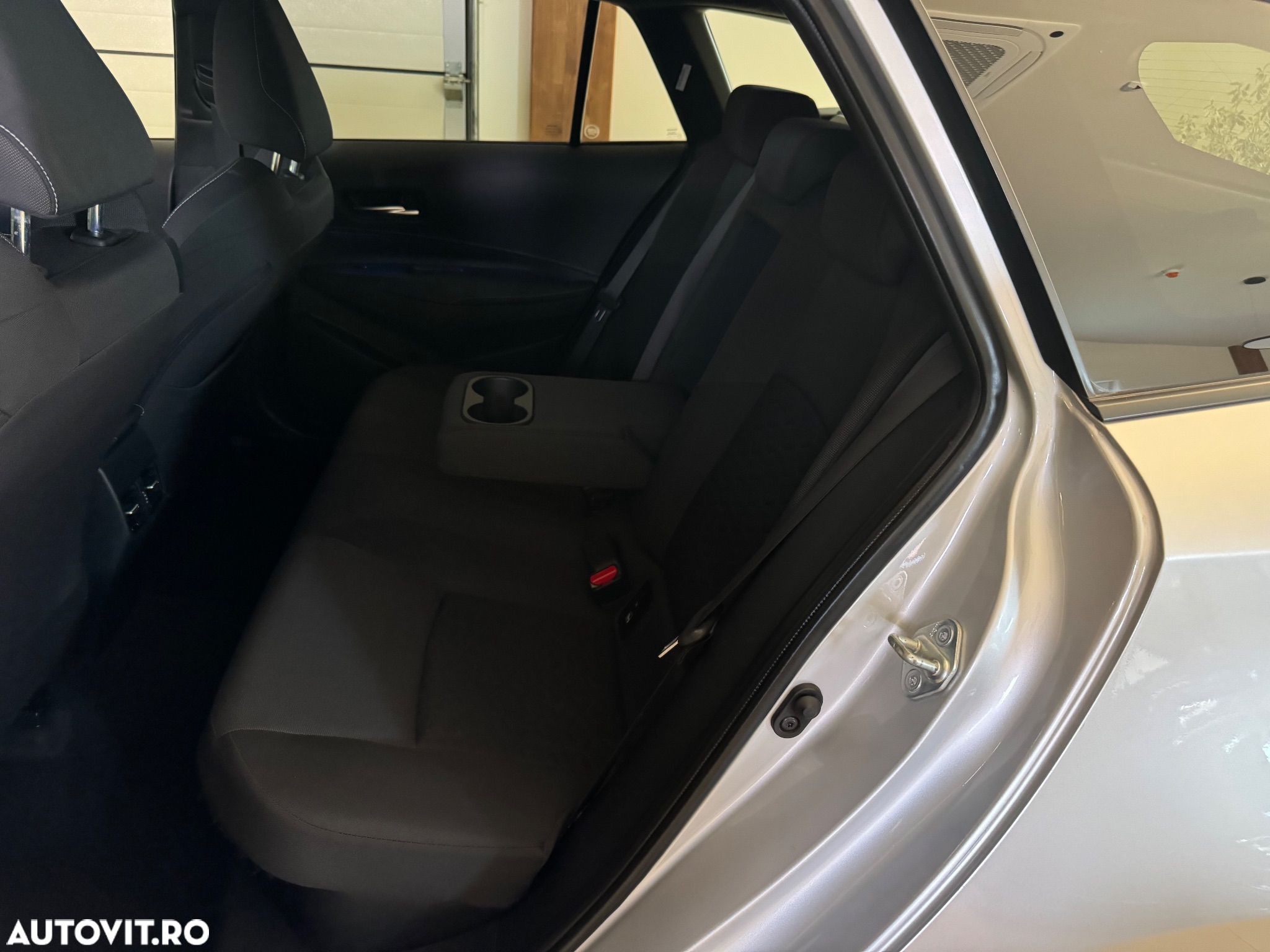 Toyota Corolla 1.8 HSD Dynamic Bi-tone - 17