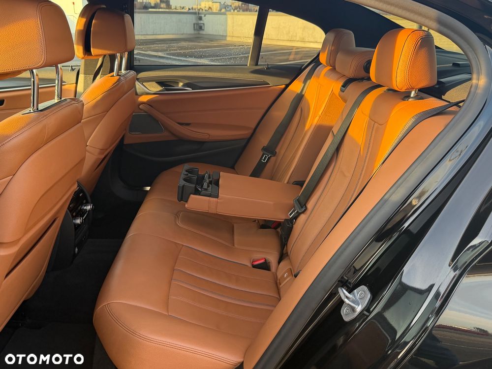 BMW Seria 5 530i xDrive GPF - 13
