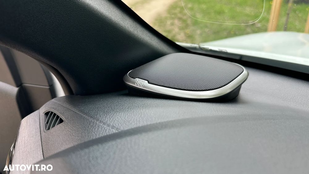 Toyota Hilux 2.8D 204CP 4x4 Double Cab AT MHEV Invincible Color Edition (3E5) - 24