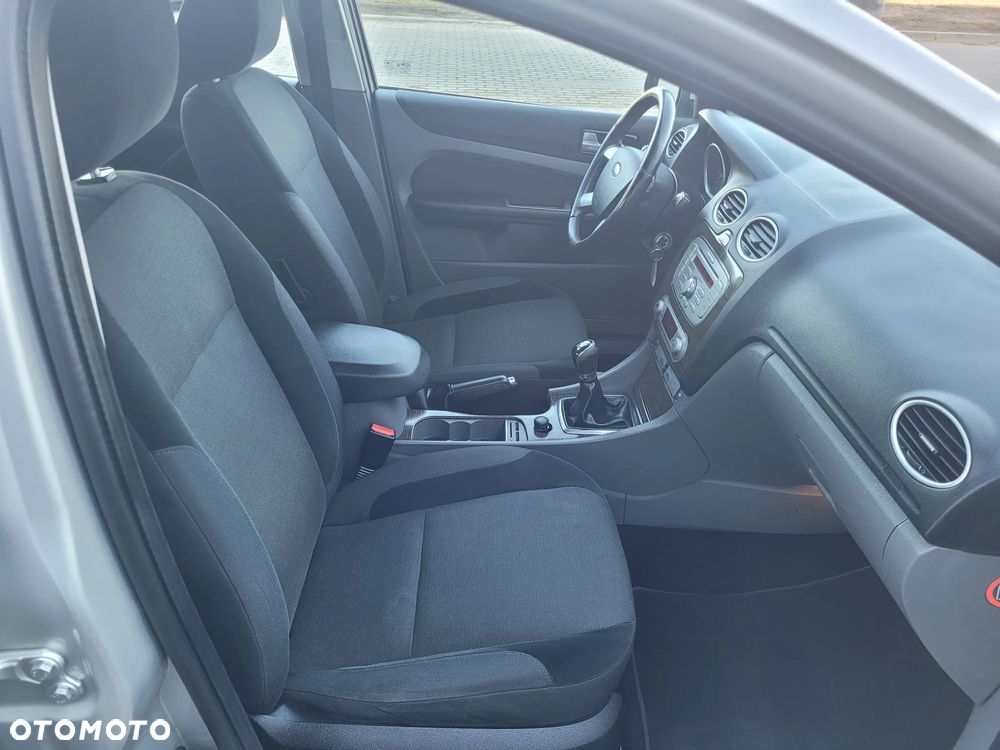 Ford Focus 1.6 Ghia - 17