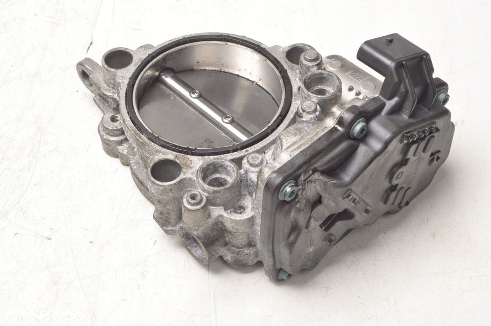 BMW F22 F87 M240i 3.0 PRZEPUSTNICA 8623324 21R - 3
