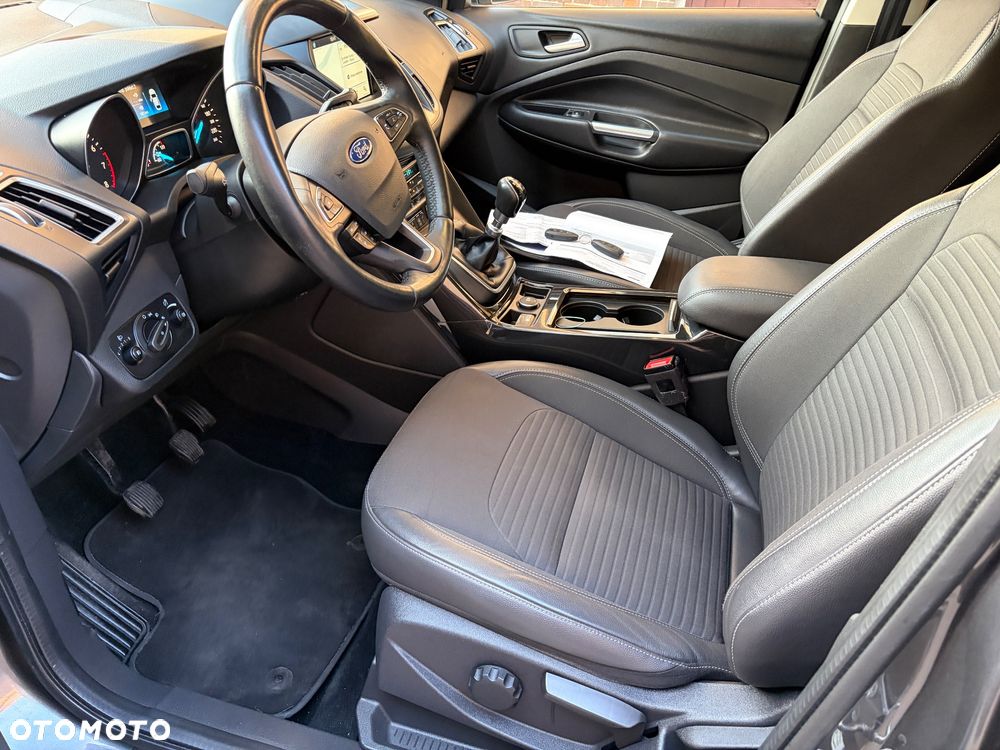 Ford Kuga 1.5 EcoBoost 2x4 Titanium - 25