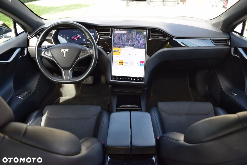 Tesla Model S - 21