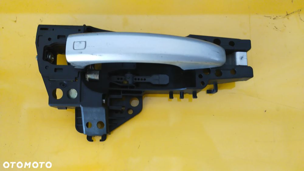 8T0837209 KLAMKA VW / AUDI - 2