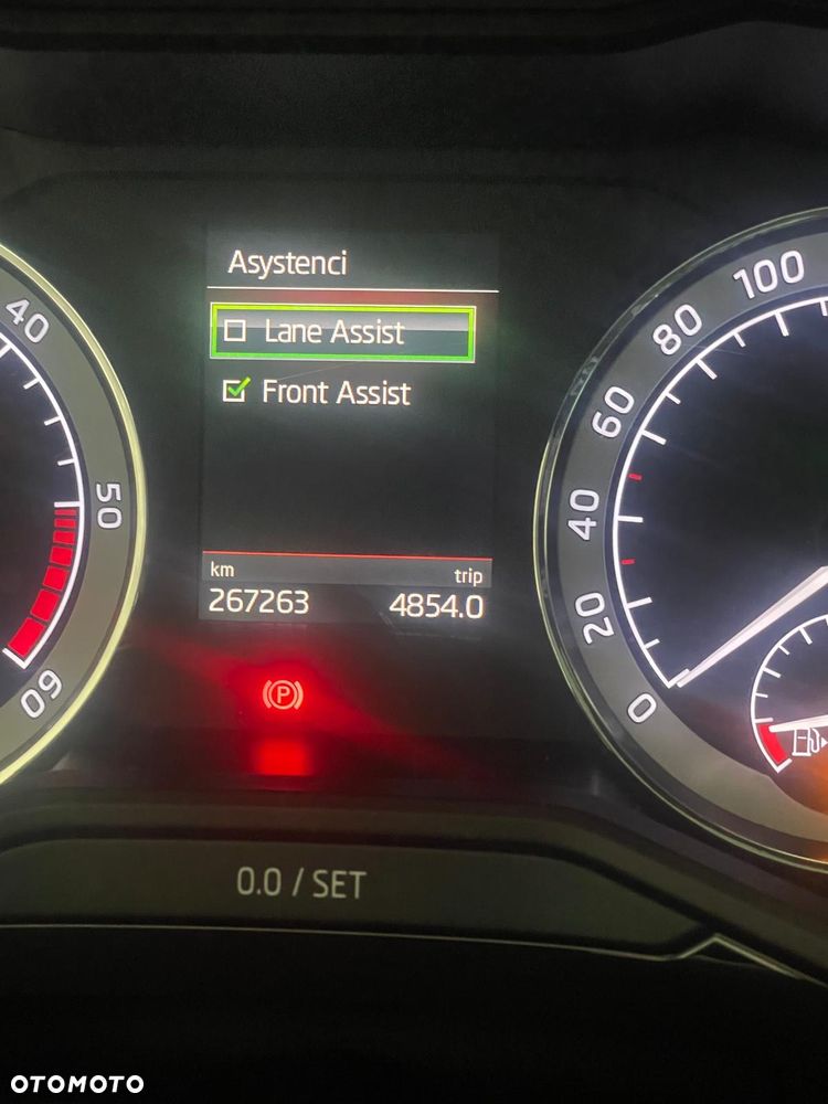 Skoda Superb 2.0 TDI L&K DSG - 35