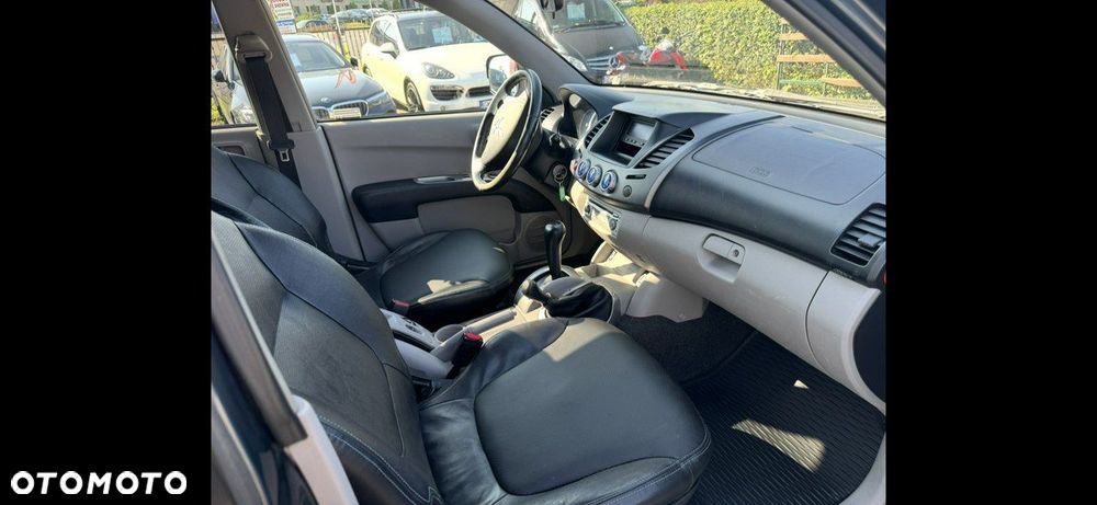Mitsubishi L200 - 6