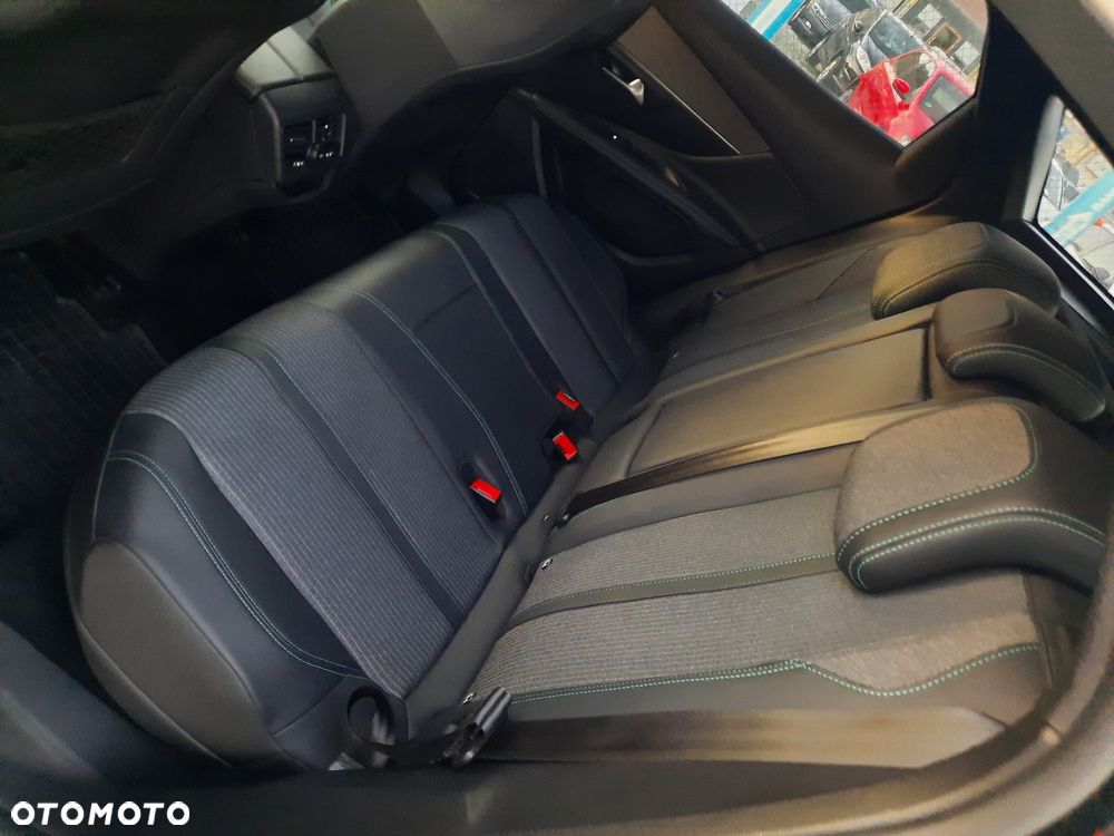 Peugeot 3008 1.6 PureTech HYbrid Allure S&S EAT8 - 18