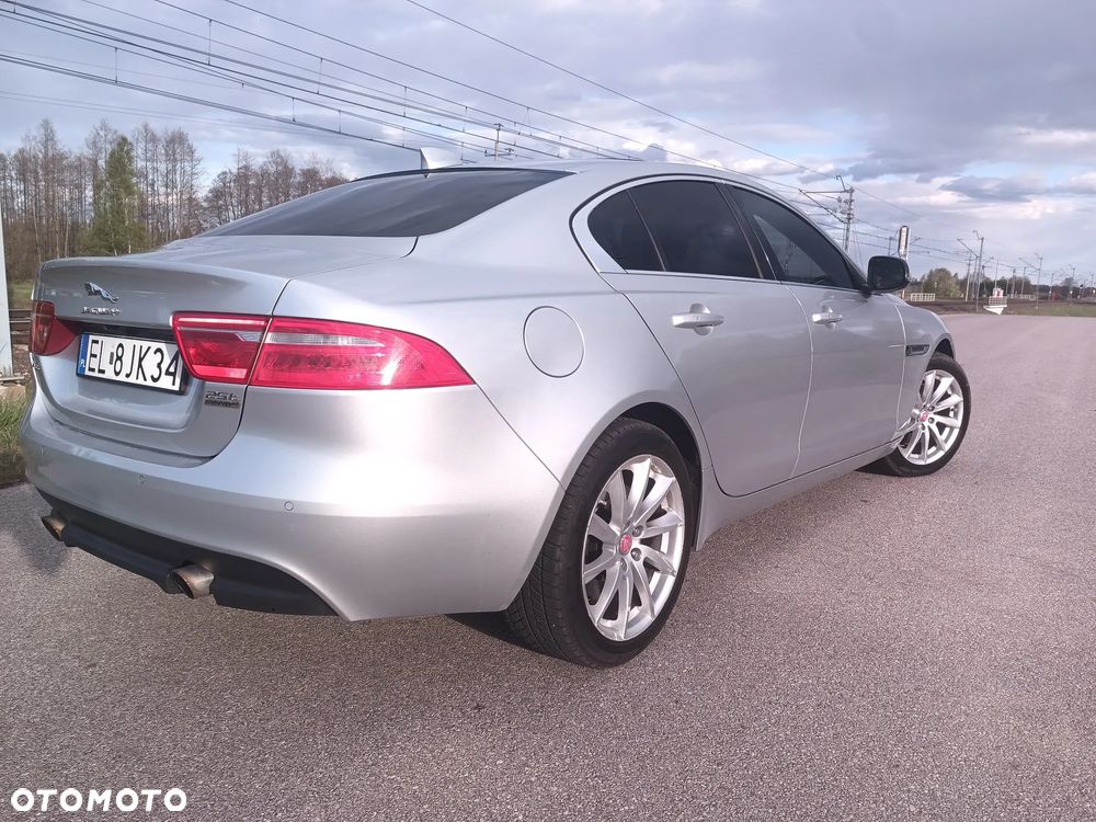 Jaguar XE 2.0 P300 AWD SE - 13