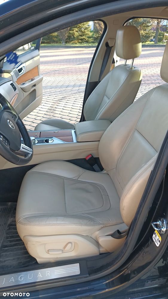 Jaguar XF 3.0 V6 D Luxury - 9