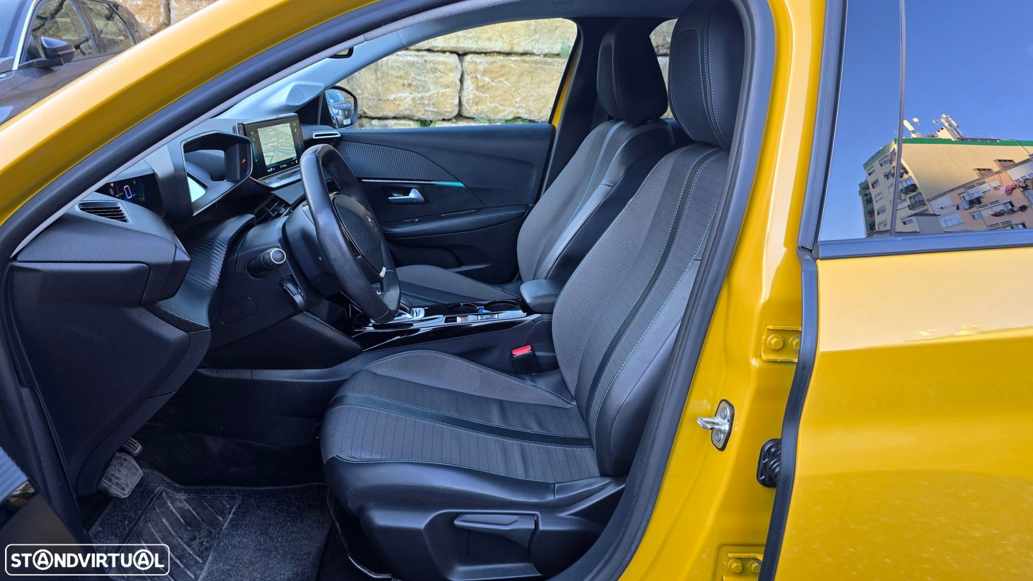 Peugeot e-208 Allure - 38