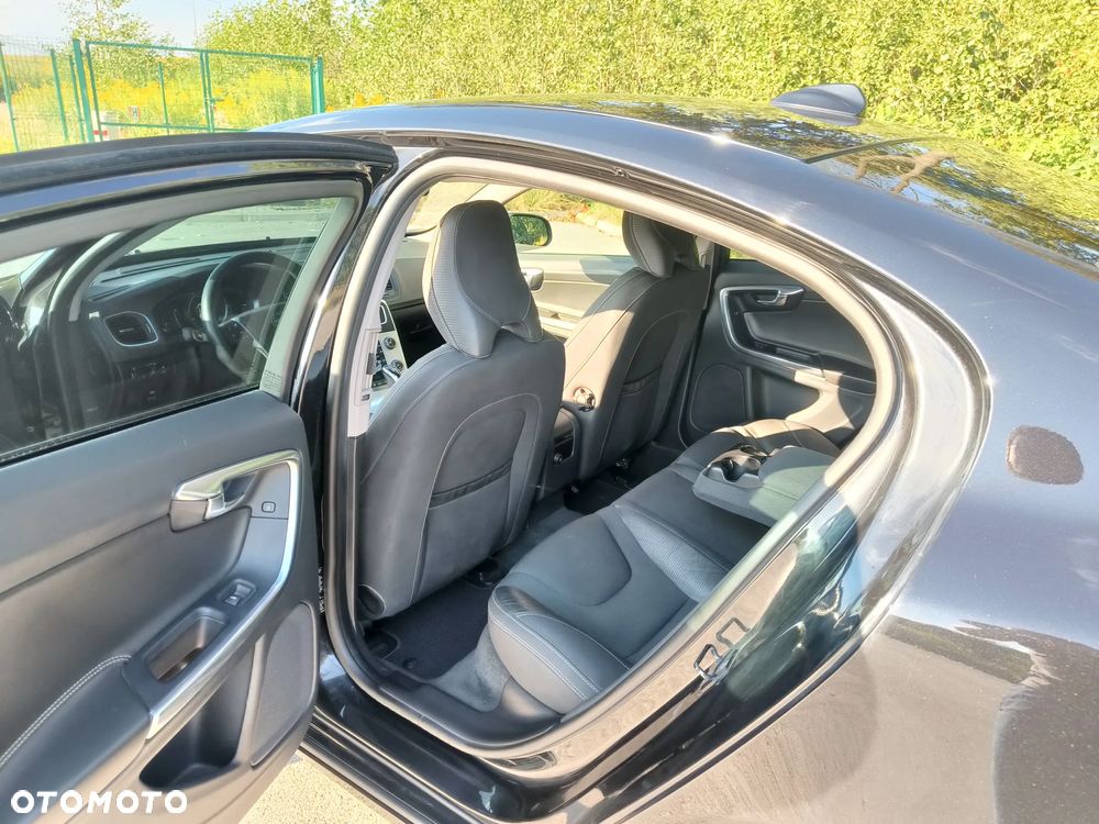 Volvo S60 T6 AWD R-Design - 11
