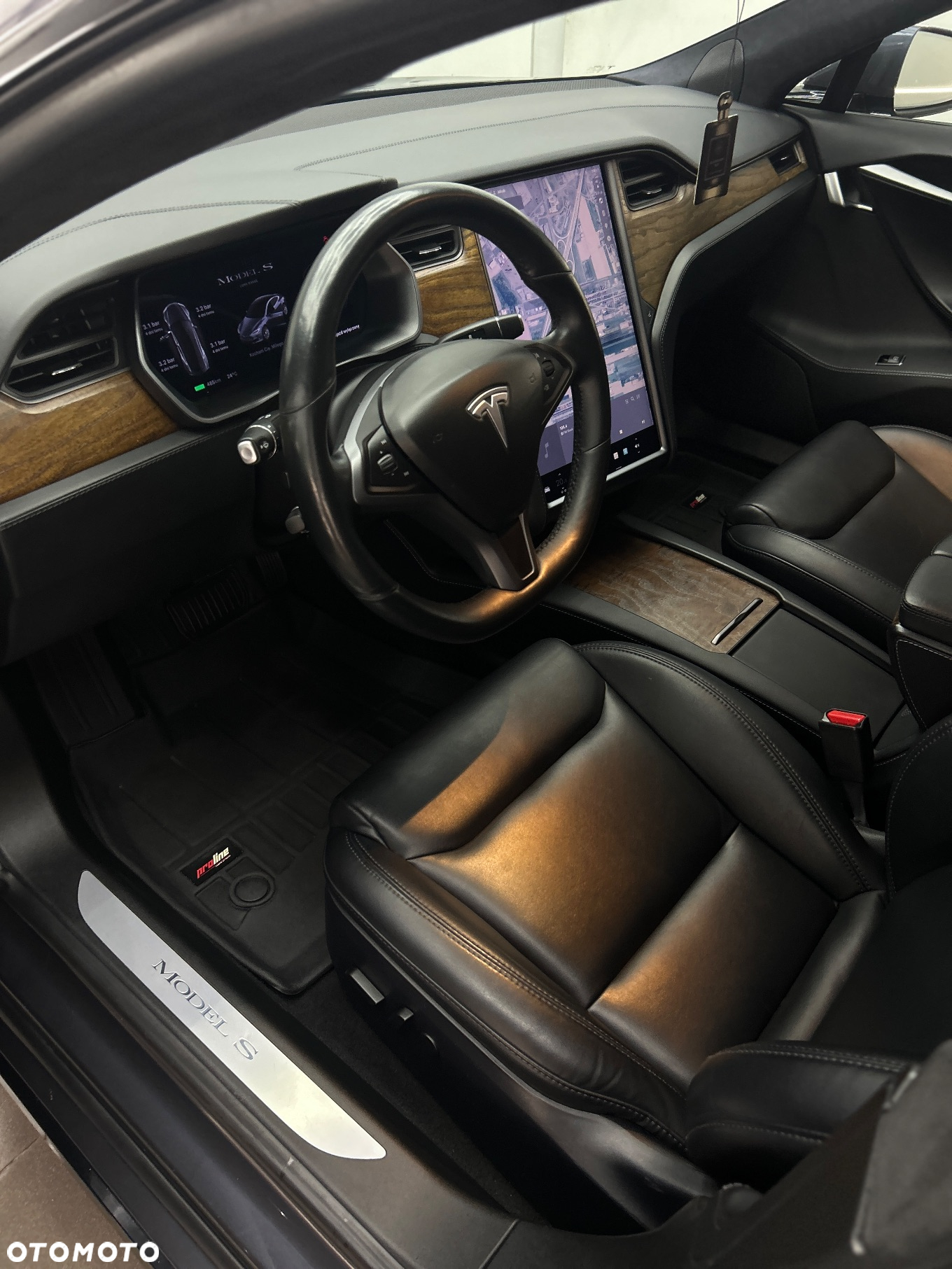 Tesla Model S - 11