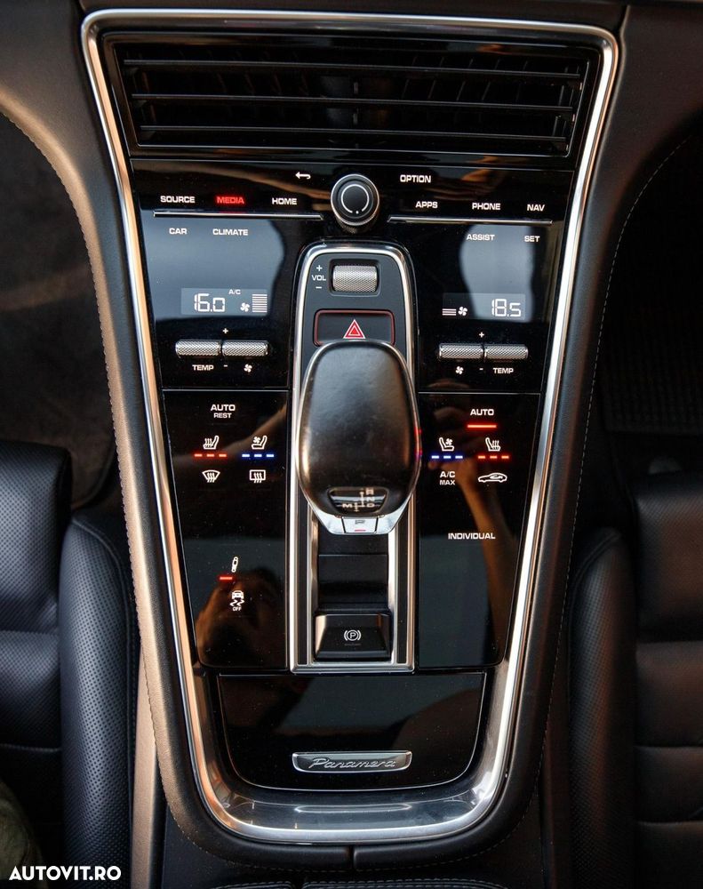 Porsche Panamera - 28
