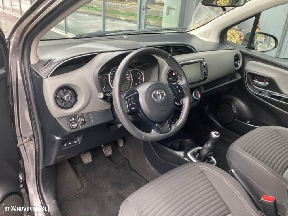 Toyota Yaris 1.0 VVT-i Exclusive - 11