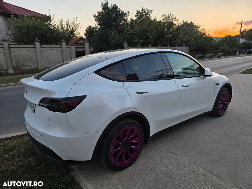 Tesla Model Y - 2