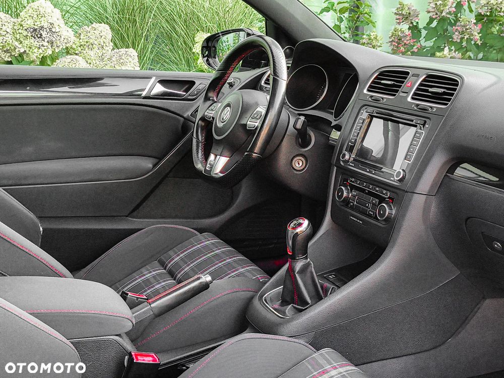 Volkswagen Golf VI 2.0 TSI GTI - 38