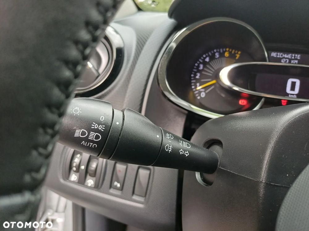 Renault Clio 1.2 16V 75 TomTom Edition - 24