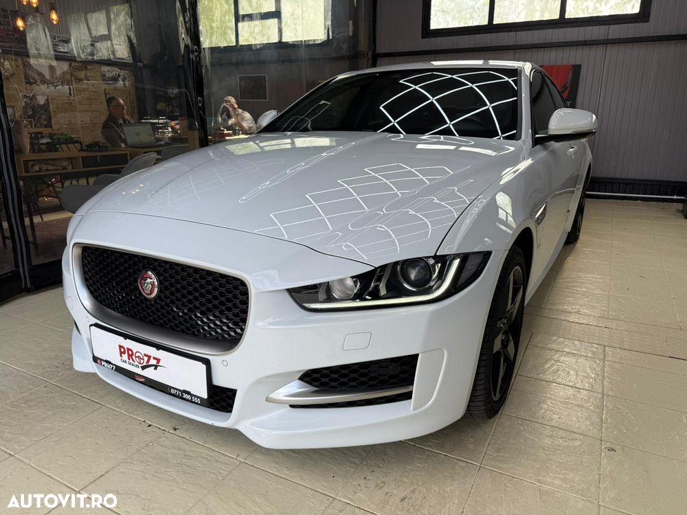 Jaguar XE 2.0 AWD R-Sport - 4