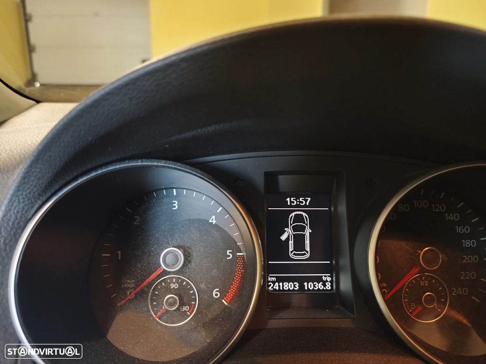 VW Golf 2.0 TDi BlueMotion Edition - 9