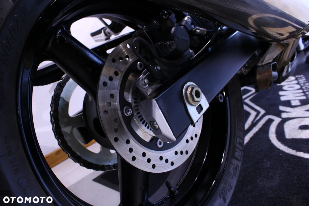 Suzuki GSX - 17