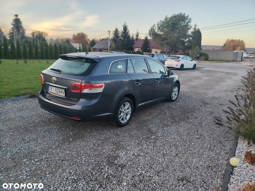 Toyota Avensis 2010 photo 4