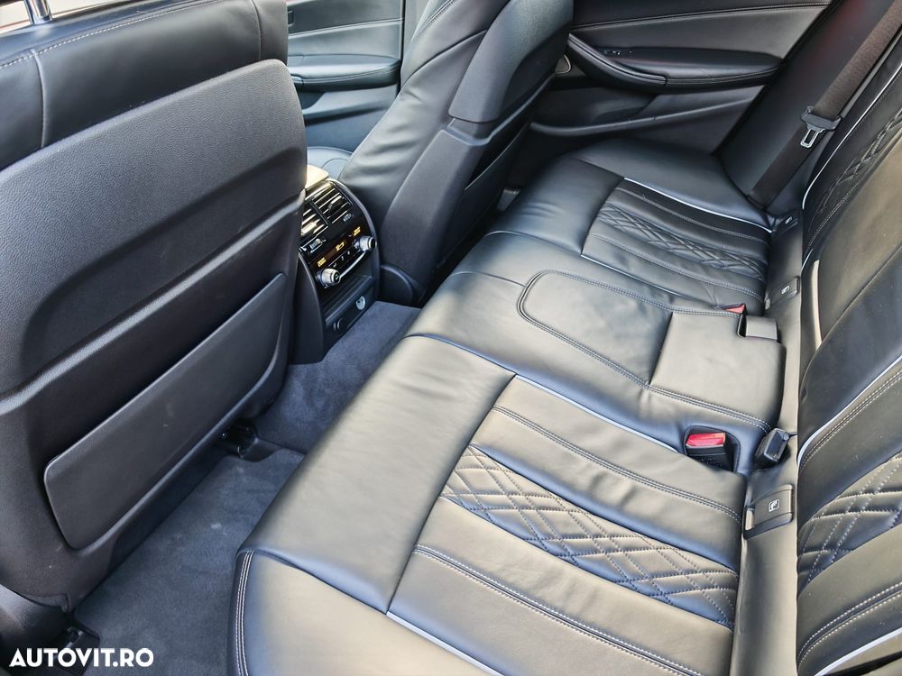 BMW Seria 5 530d xDrive Aut. - 7
