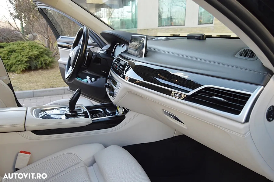 BMW Seria 7 740Ld xDrive - 33