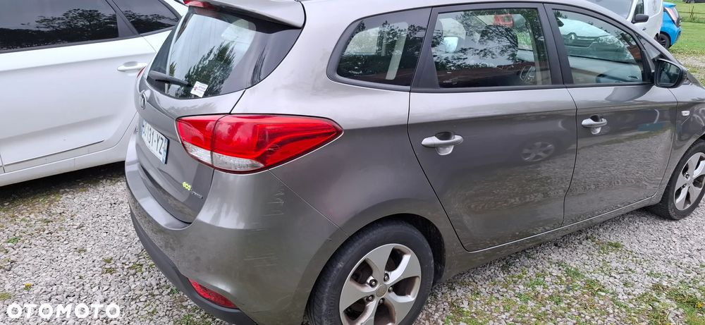 Kia Carens - 5