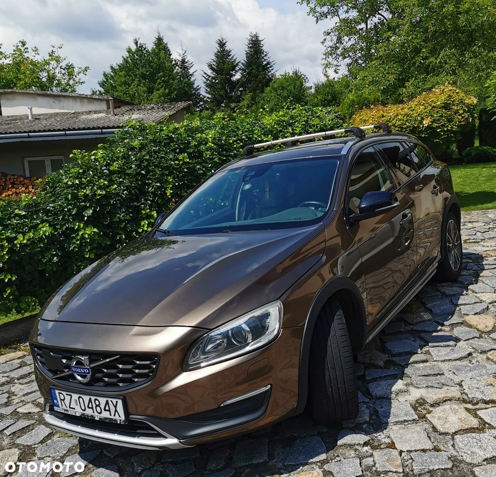 Volvo V60 Cross Country D4 AWD Geartronic Summum - 2