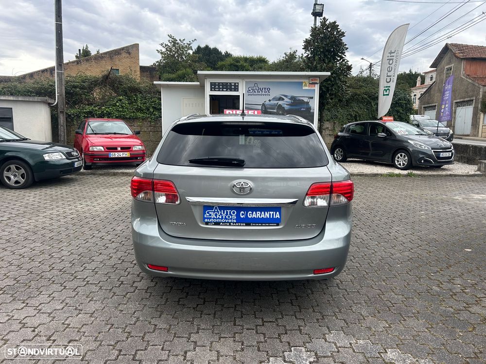 Toyota Avensis Touring Sports - 4