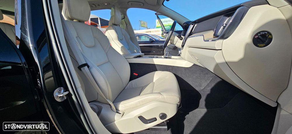 Volvo XC 60 2.0 T6 PHEV Core AWD - 16