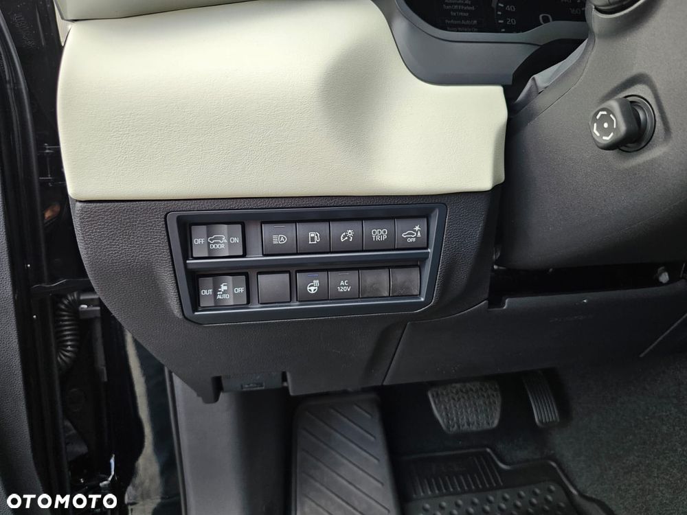 Toyota Sequoia - 14