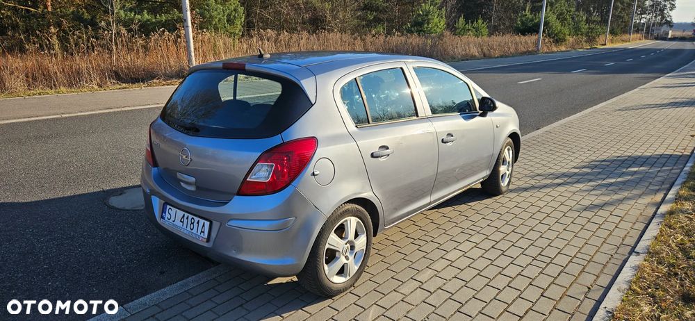 Opel Corsa 1.2 16V Cosmo - 3