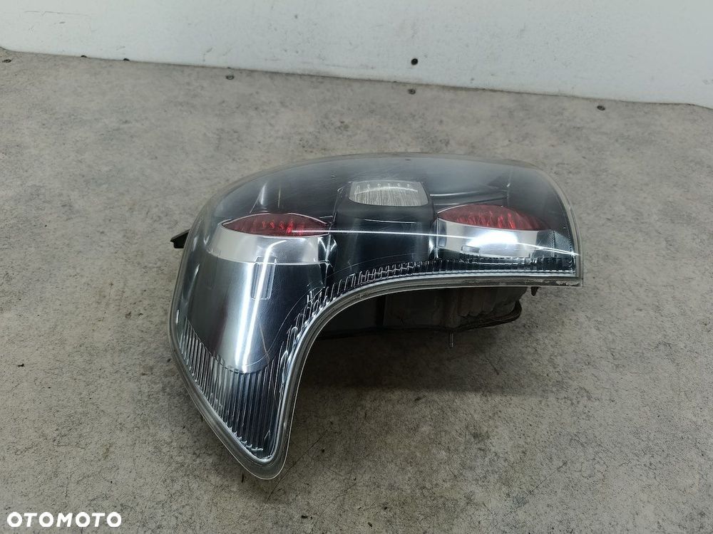 LAMPA TYLNA LEWA TOYOTA COROLLA VERSO II - 8
