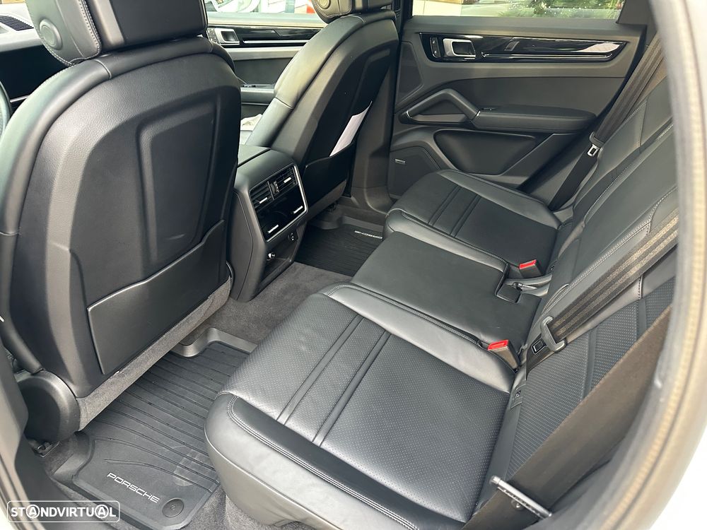 Porsche Cayenne - 8