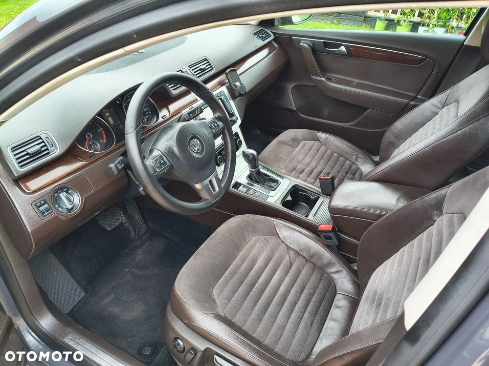 Volkswagen Passat 2.0 TDI DPF Sportline DSG - 10