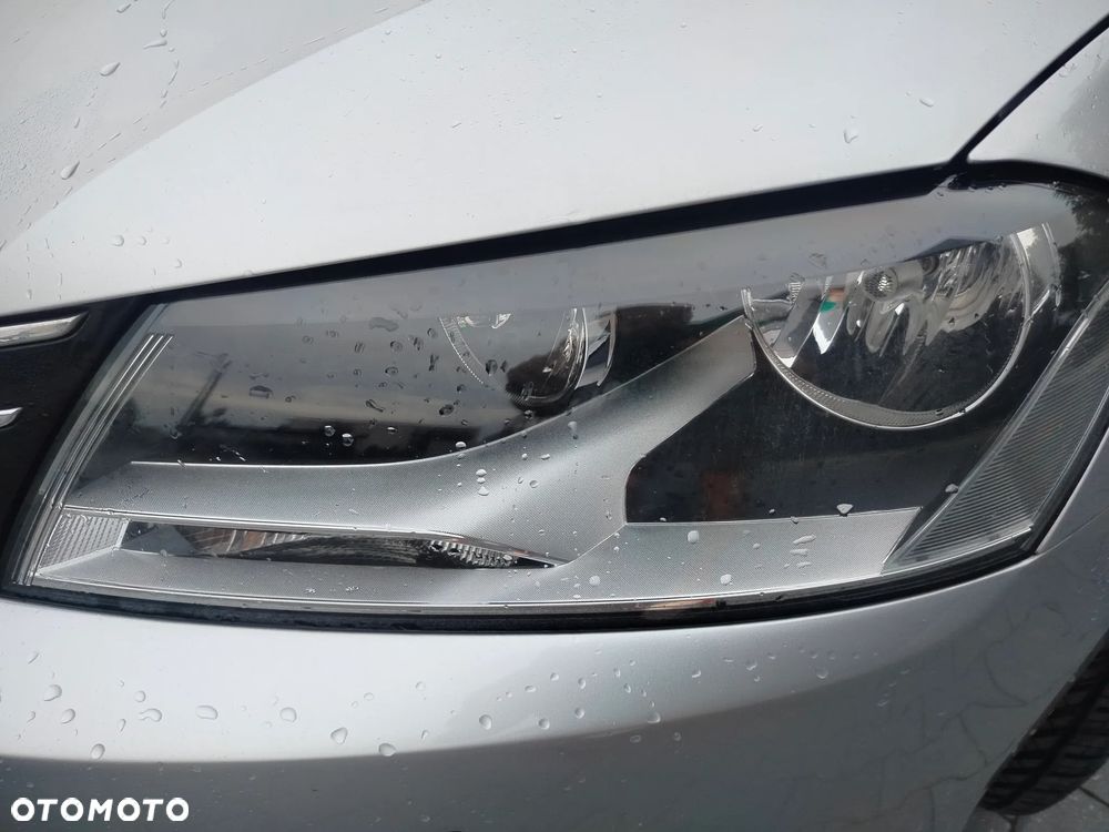 Volkswagen Passat - 11