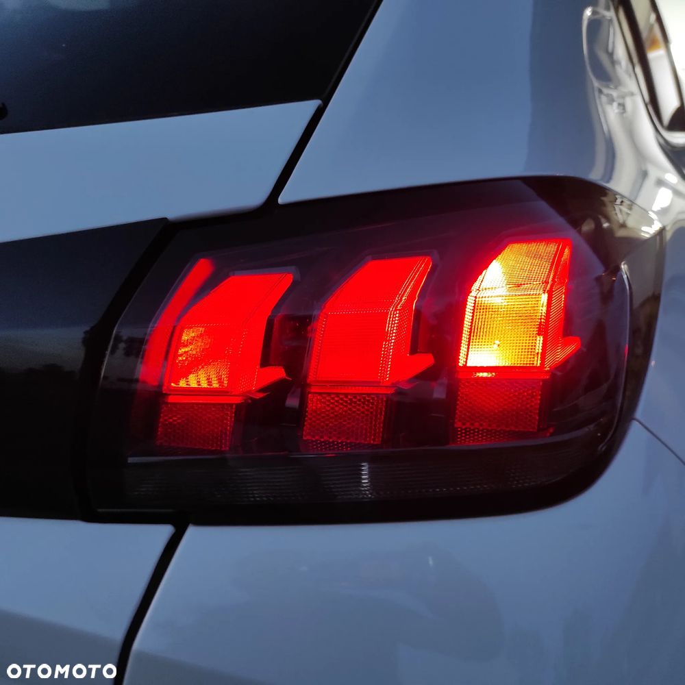 Peugeot 208 - 40