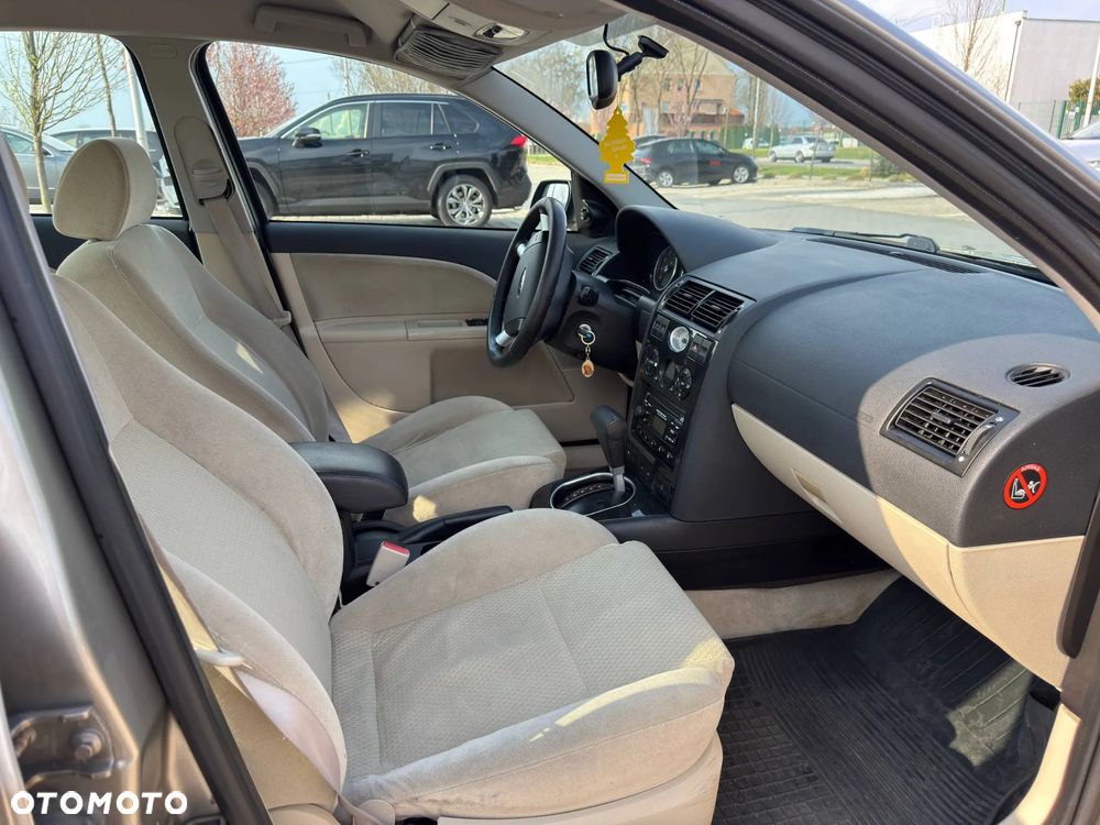 Ford Mondeo 2.0 Ghia - 8